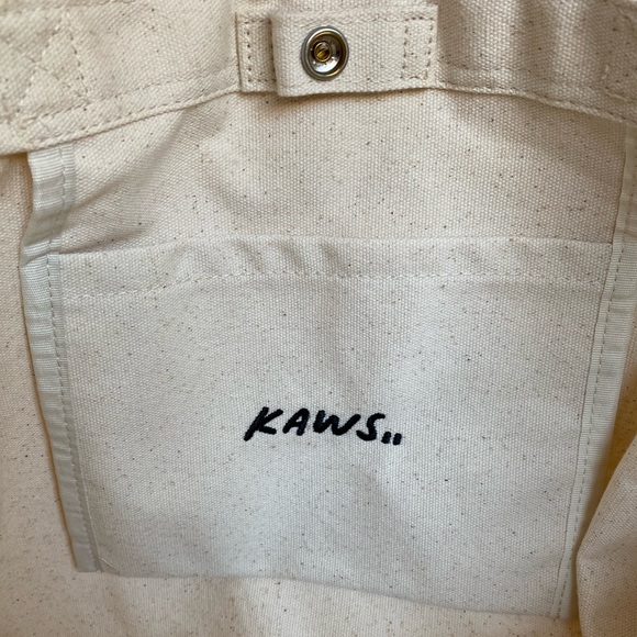 KAWS X UNIQLO TOTE BAG - Picture 2 of 3